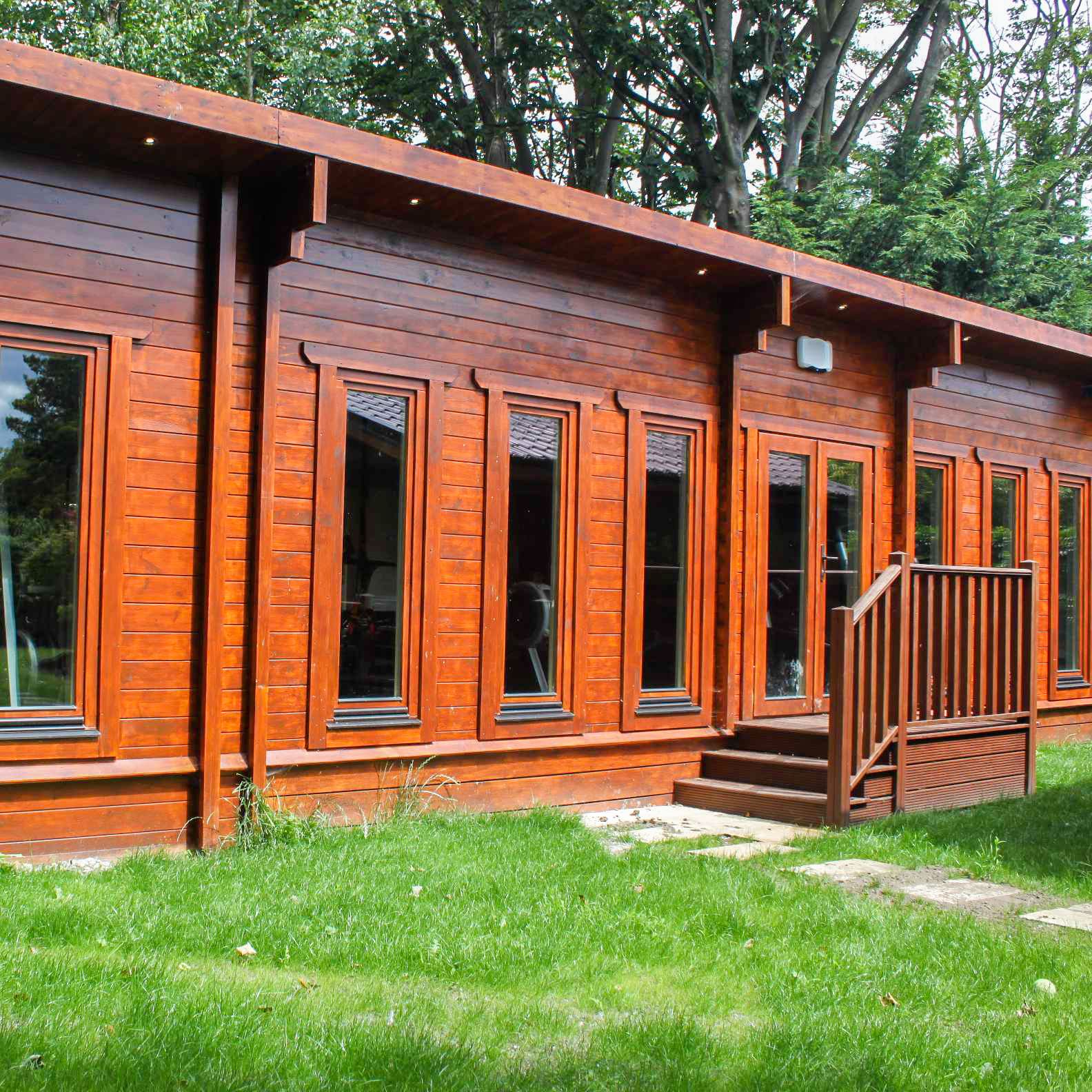 Loghouse.ie log cabin. Top quality log house products.