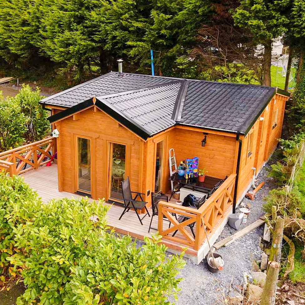 Loghouse.ie log cabin. Top quality log house products.