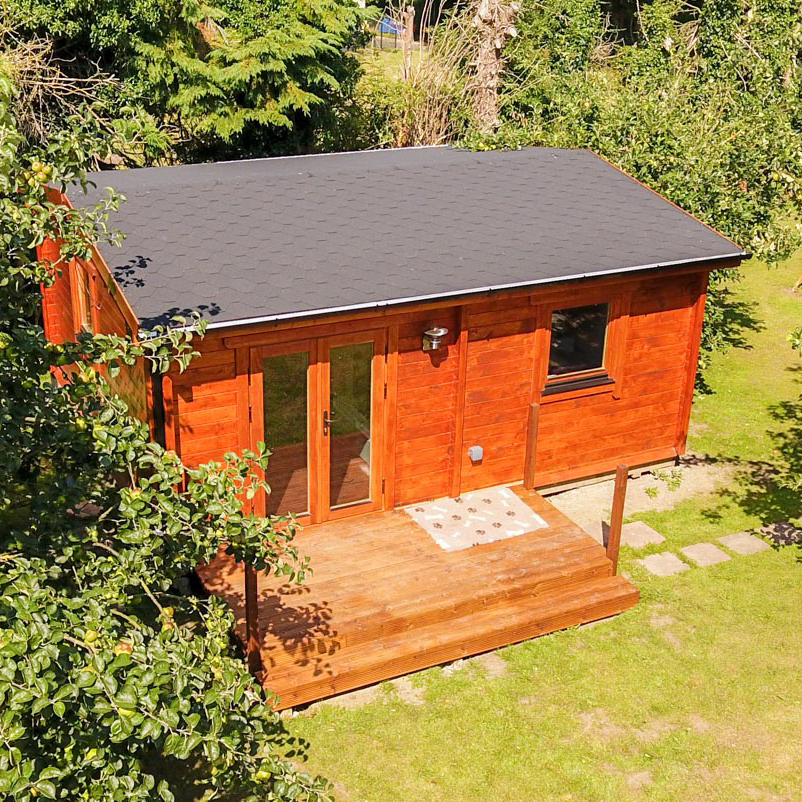 Loghouse.ie log cabin. Top quality log house products.