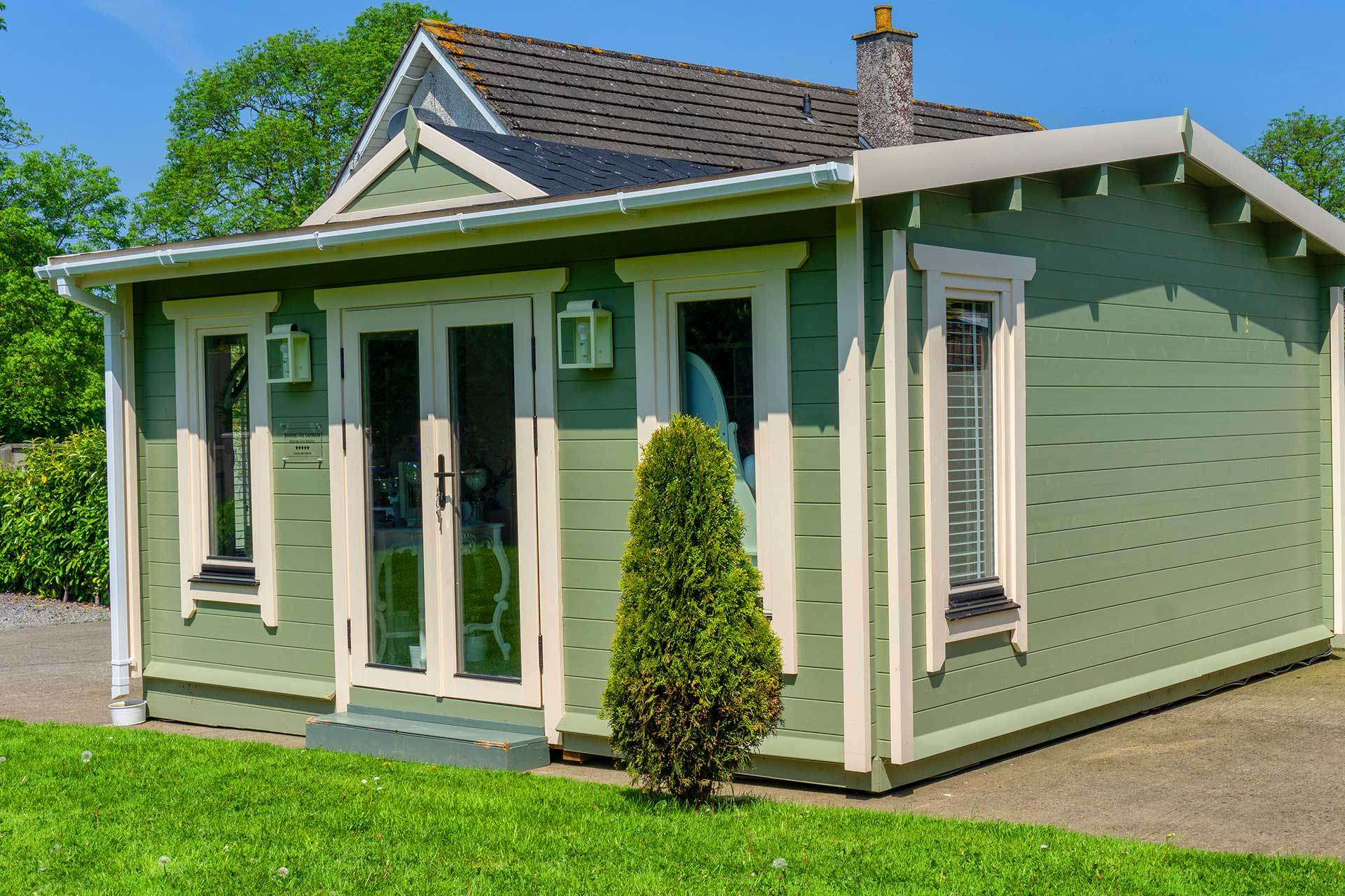 Log-Cabin Studio Idea For Yoga Teacher